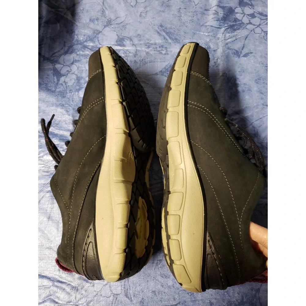Clarks slightly used